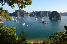 VInh-Ha-Long halong bay kayaking tour